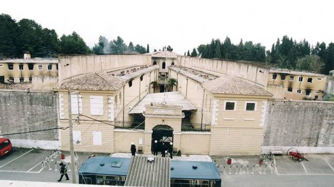 Κέρκυρα: Σωφρονιστικός υπάλληλος τα «έπαιρνε» από κρατούμενους